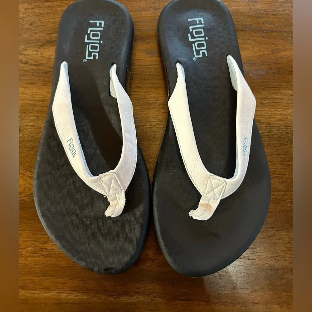 Flojos White and Black Flip flops Size 6